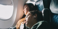 Vì sao không nên ngủ khi máy bay cất hoặc hạ cánh?